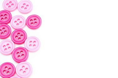 Koyu yeşil arkaplanda farklı şekiller