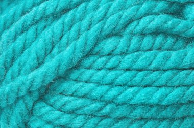 Süveter ya da atkı deseni büyük örgü. Örülmüş forma ve kabartma desenli. Örgü ören örgüler. Yün el örgüsü mü yoksa makine örgüsü mü? Kumaş Arkaplanı.