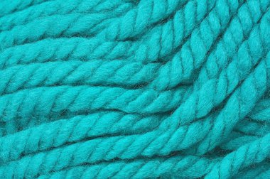 Süveter ya da atkı deseni büyük örgü. Örülmüş forma ve kabartma desenli. Örgü ören örgüler. Yün el örgüsü mü yoksa makine örgüsü mü? Kumaş Arkaplanı.