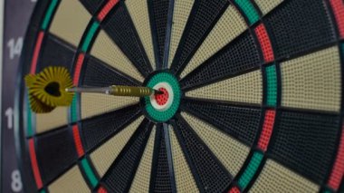 Bir dart oku çubuğa dart tahtası boğa göz Merkezi