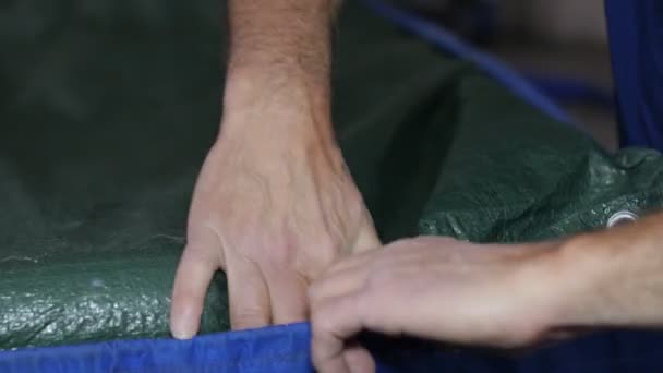 Üst düzey balıkçı teknede takımlarını hazırlanıyor — Stok video