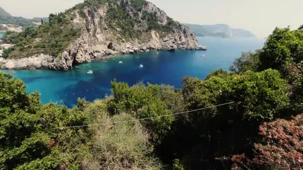 浮浪島の空中撮影 外洋上空を飛行 — ストック動画