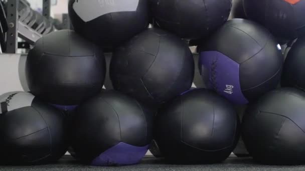 Wandbälle Medizinball Der Turnbox — Stockvideo