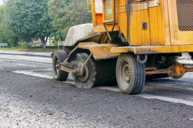 Şehirde yollar tamiri.