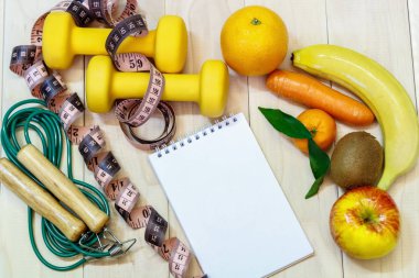 Bir yaşam biçimi kavramı. Halter, bir şişe su, frui