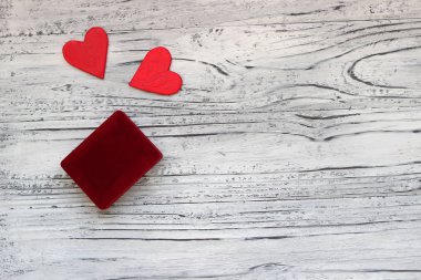 Beyaz ahşap zemin üzerinde olan bir kutu dekorasyon için ve çevresinde