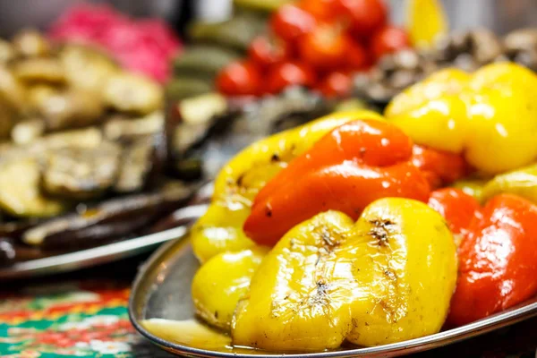 Taze pişmiş ızgara sebzeler, domates, mantar, patlıcan
