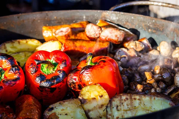Свежеприготовленные овощи, помидоры, грибы, баклажаны — стоковое фото