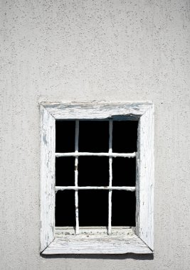 Duvardaki bir kafes ile pencere