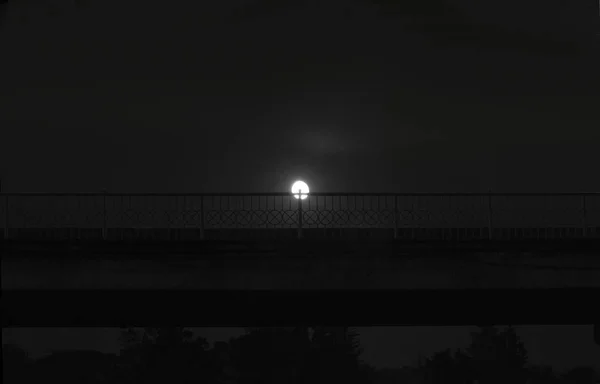 Puente noche de luna —  Fotos de Stock