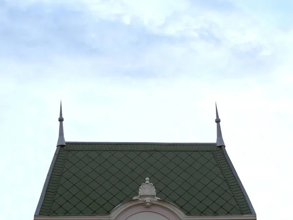 kiremit çatı gökyüzü