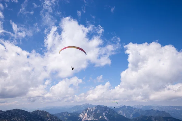 Parachute jumping extreme sport — Stock Photo, Image