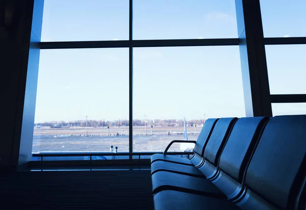 Sala moderna de partida no aeroporto — Fotografia de Stock
