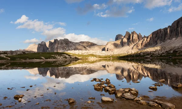 Lago dei piani na zachodzie słońca — Zdjęcie stockowe