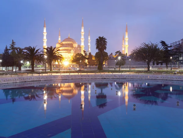 Голубая мечеть Султанахмет в сумерках — стоковое фото