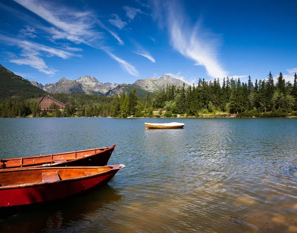 Альпийское горное озеро — стоковое фото