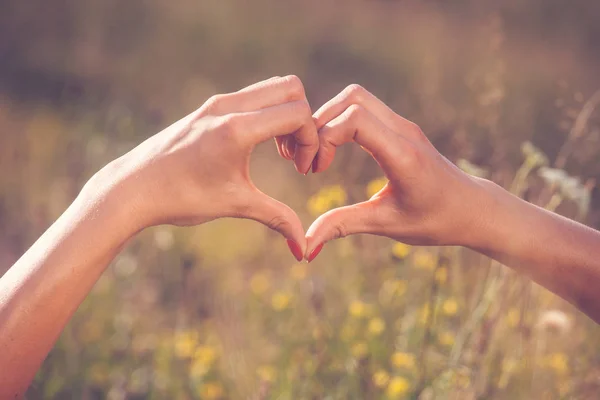Heart made with woman fingers — Stock Photo, Image
