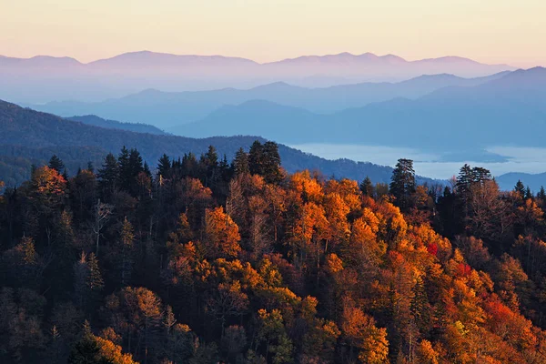 Wschód słońca w regionie smoky mountains — Zdjęcie stockowe