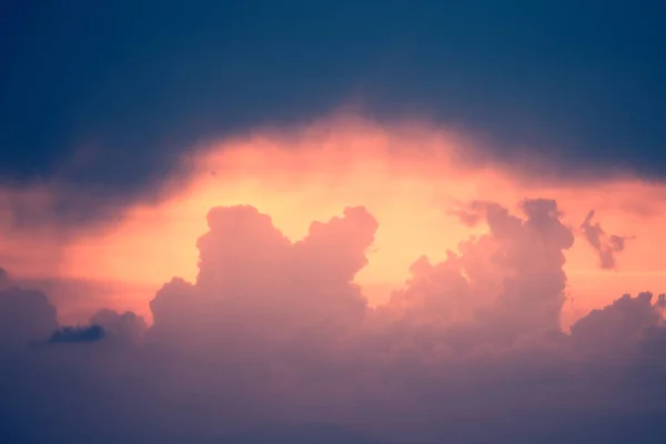 Dramático cielo nublado atardecer fondo —  Fotos de Stock