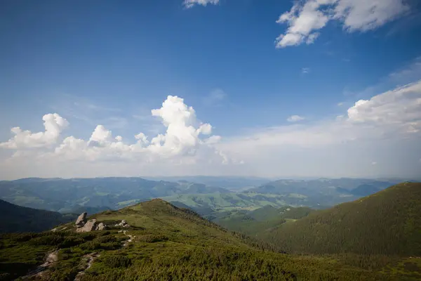 Letní horské údolí — Stock fotografie