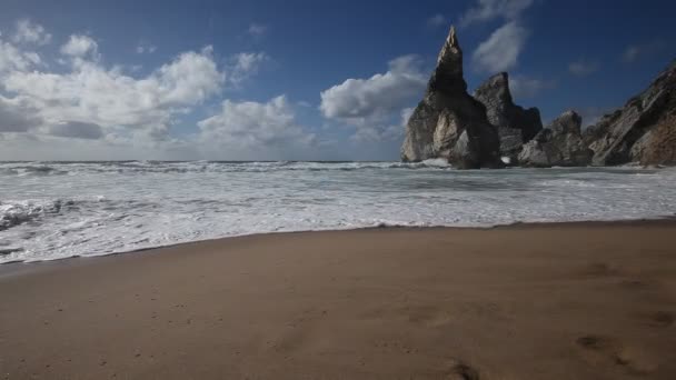 Costa rocosa del océano Atlántico — Vídeo de stock