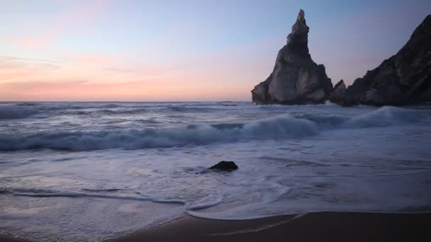Beautiful beach Praia da Ursa at sunset — Stock Video