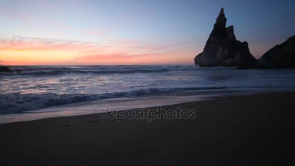 Beautiful beach Praia da Ursa at twilight — Stock Video