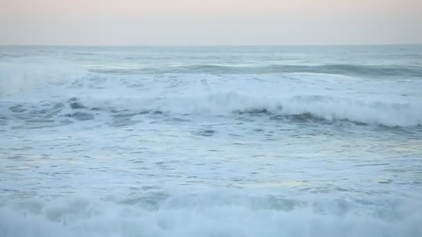 Atlantische Oceaan stormachtige zonsopgang zeegezicht — Stockvideo