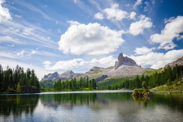 Alpine mountain summer lake — Stock Photo, Image