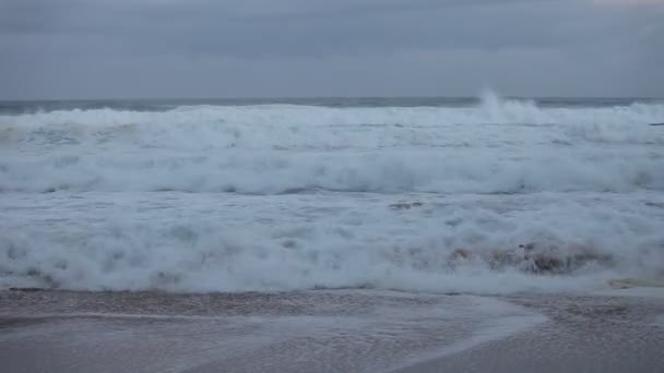 Oceano Atlântico tempestade nascer do sol paisagem marinha — Vídeo de Stock