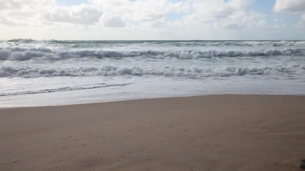 Atlantik Okyanusu fırtınalı gündoğumu deniz manzarası — Stok video