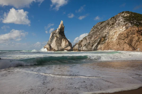 Hermosa playa Praia da Ursa en el día soleado — Foto de Stock