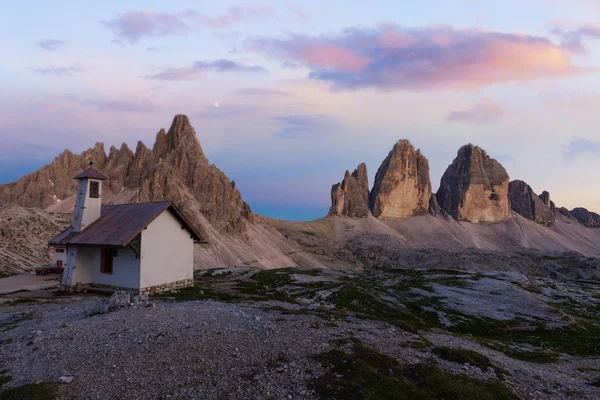 Vista panorámica de Tre Cime por la noche — Foto de Stock