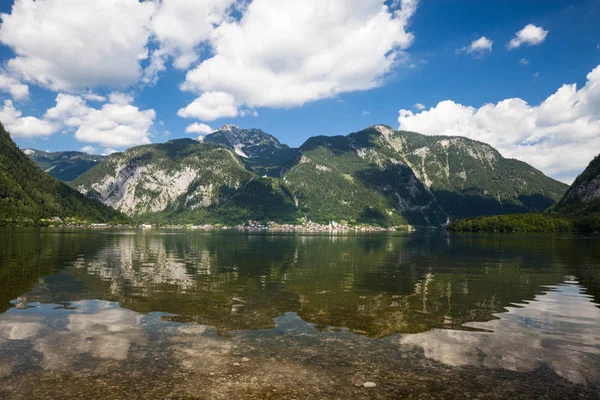 Alpské horské jezero letní panoramatický pohled — Stock fotografie