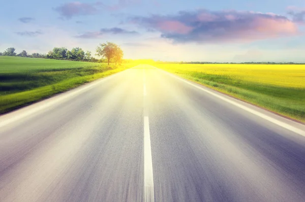 Condução para o sol — Fotografia de Stock