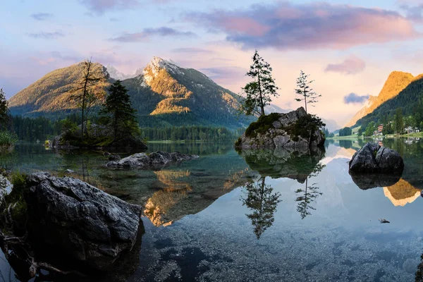 Hintersee alpské horské jezero a clousy barevné sunrise — Stock fotografie
