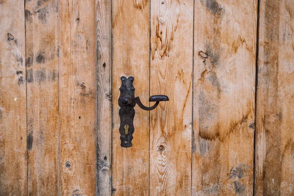 Punho da porta de ferro velho — Fotografia de Stock