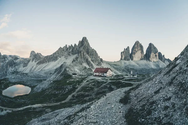 Panoramautsikt över vintagestil syn på Tre Cime — Stockfoto