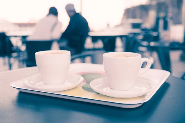 Cup of coffee on the street cafe table with city view — Stock Photo, Image