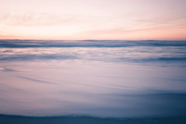 부드러운 파스텔 컬러로 플로리다 대서양 바다 해변 일몰 — 스톡 사진