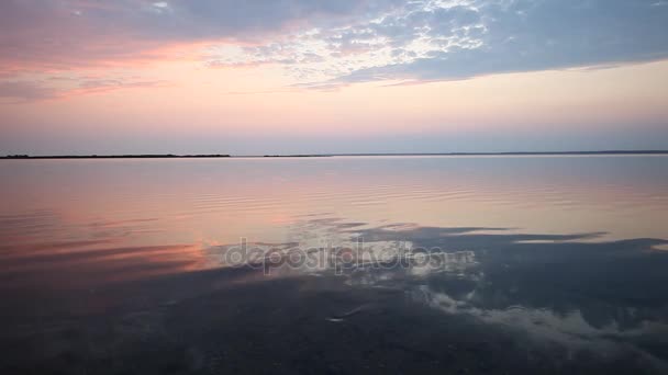 Farbenfroher Sonnenuntergang über dem Horizont — Stockvideo