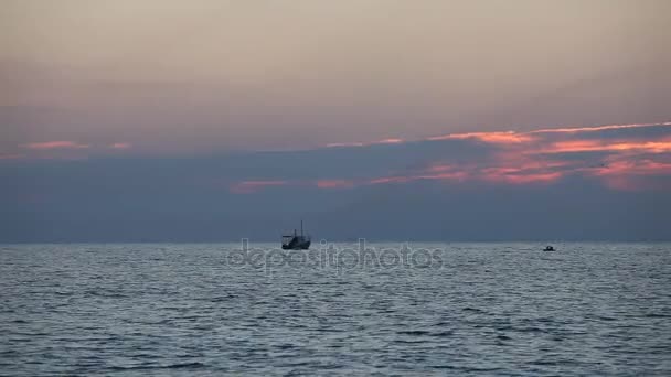 Восход солнца над Атлантическим океаном — стоковое видео