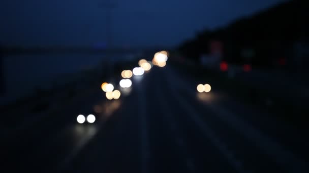 Gece trafik şehir ışıkları — Stok video