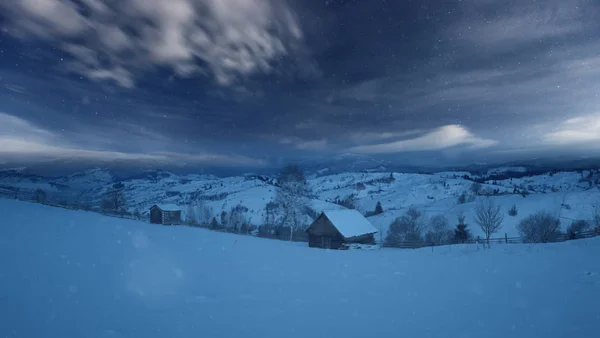 Schöne sternenklare Nacht Winter Berglandschaft — Stockfoto