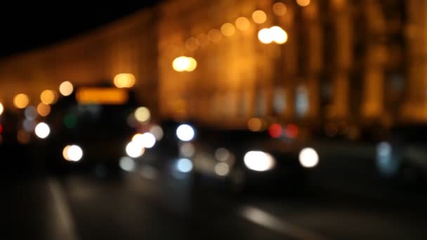 Nacht snelweg verkeerslichten in de stad — Stockvideo