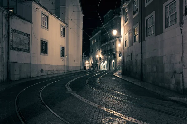 Alte europäische Straße bei Nacht — Stockfoto