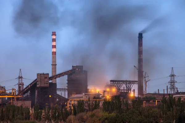 Изображение загрязнения воздуха в тяжелой промышленности — стоковое фото