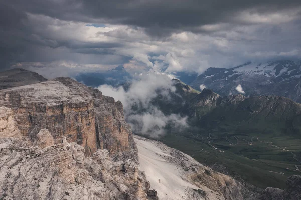 Alta montaña alpina paisaje dramático —  Fotos de Stock
