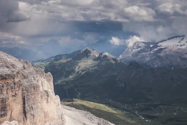 Alta montaña alpina paisaje dramático — Foto de Stock