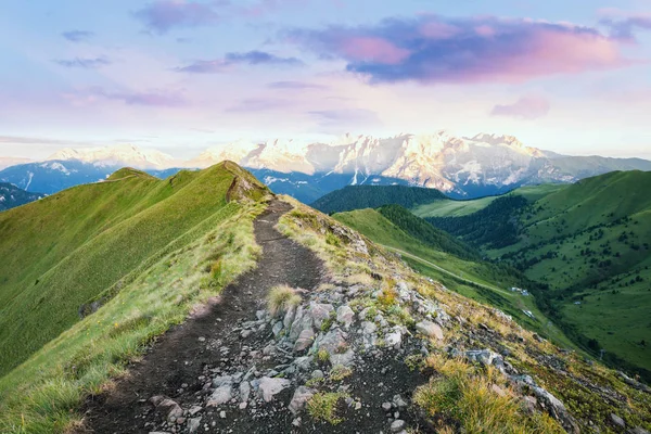 阿尔卑斯山山脊景观的全景 — 图库照片